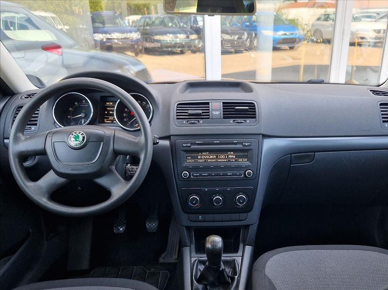 Škoda Yeti 1,4 TSI 90kW HEZKÝNÁJ. VÝHŘREV - fotka 17 z 31