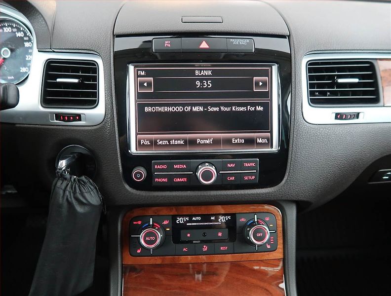 Volkswagen Touareg (2010) 3.0 TDI, 4X4, Automat, Navi - fotka 12 z 27