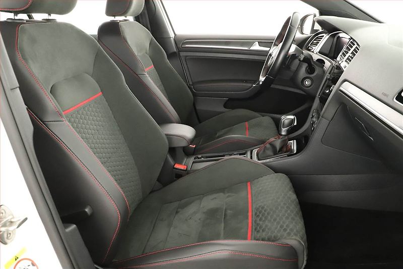 Volkswagen Golf (2019) 2.0 GTI Performance - fotka 7 z 16
