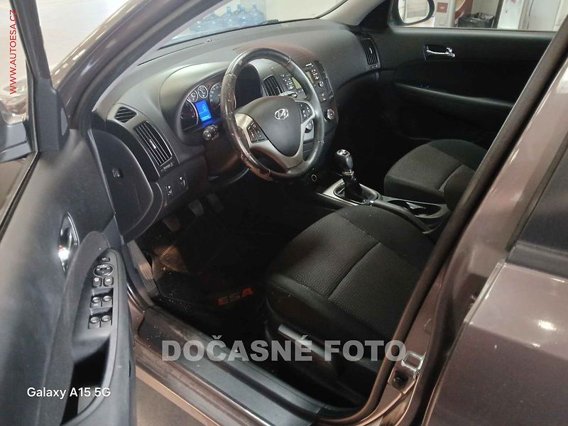 Hyundai i30 (2012) 1.4i, 2.maj,ČR, AC, temp - fotka 3 z 3