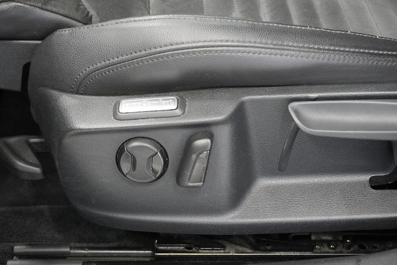 Volkswagen Passat 2,0 TSI 162kW DIGITAL, AUTOMAT - fotka 12 z 28