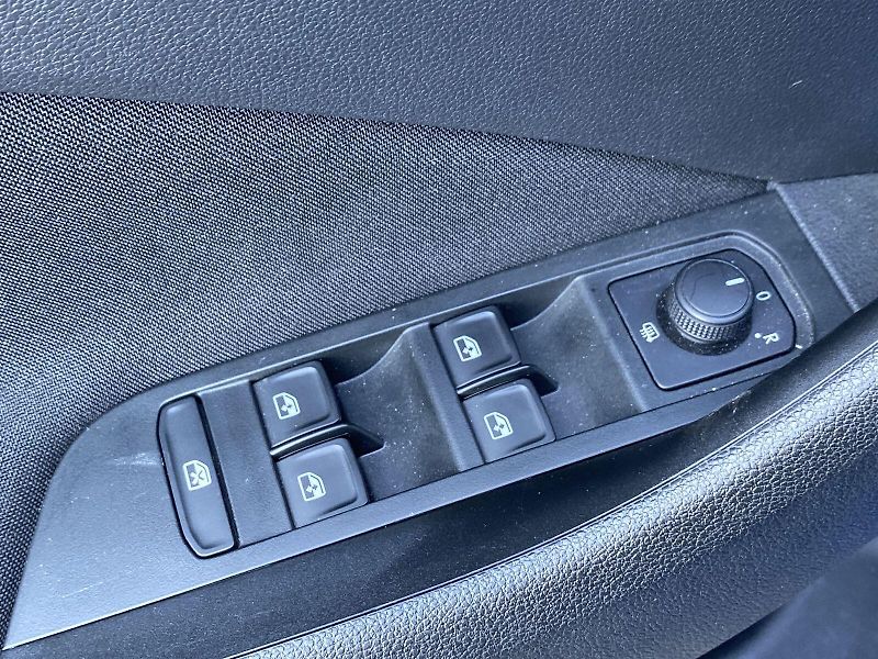 Škoda Kamiq (2021) 1.0 TSI Ambition - fotka 22 z 33