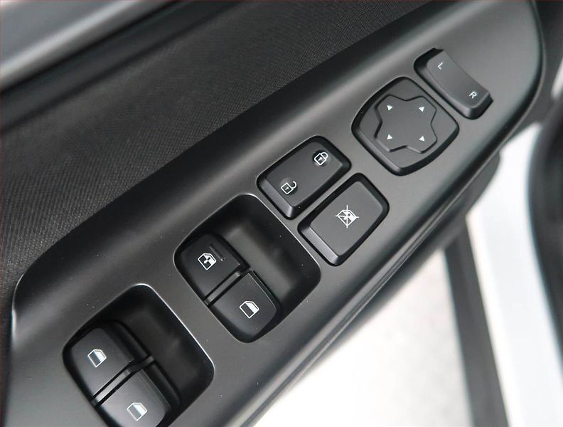 Hyundai Kona (2024) 1.0 T-GDI - fotka 17 z 18