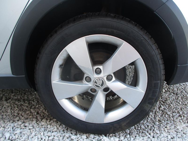 Škoda Octavia 2.0 TDi SCOUT 1.MAJ ČR - fotka 41 z 46
