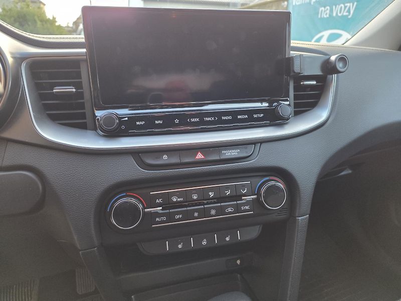 Kia Ceed 1.5-NAVI-KAMERA-AUTOMAT - fotka 12 z 14