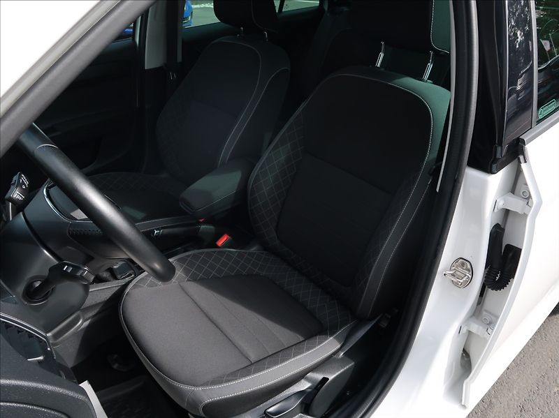 Škoda Fabia 1,0 TSi,70kW,1maČR,Serv.kn,DPH - fotka 10 z 25