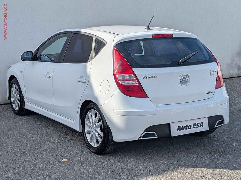 Hyundai i30 (2009) 1.6CRDi, ČR, Klima - fotka 4 z 14