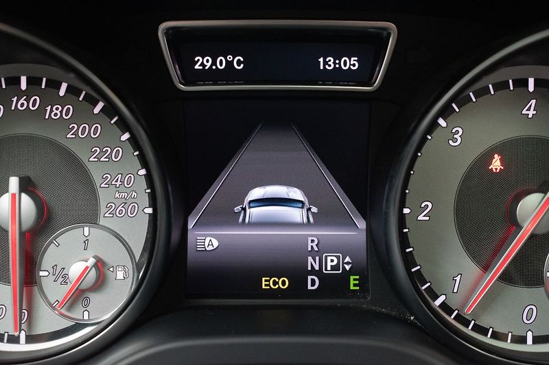 Mercedes-Benz GLA 220d 4MATIC*HARMAN*KAMERA*ČR 1 - fotka 24 z 41