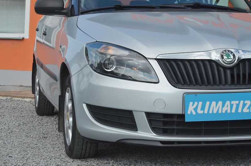 Škoda Fabia (2012) 1.2i ACTIVE / VYHŘ. SEDADLA - fotka 7 z 28