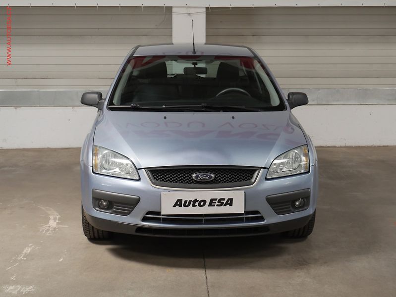 Ford Focus (2006) 2.0 TDCi, AC, výhřev sed - fotka 2 z 17
