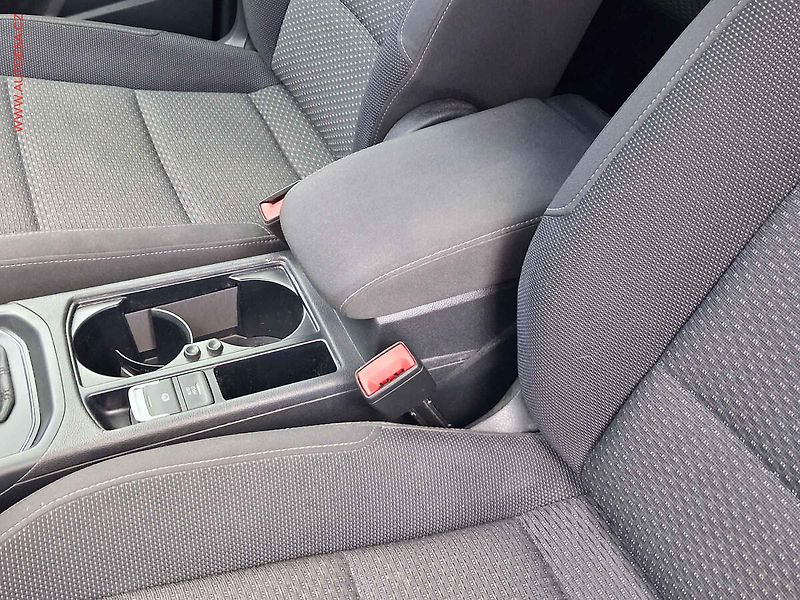 Volkswagen Touran (2019) 2.0TDi, DSG, navi, AC, TZ - fotka 21 z 23