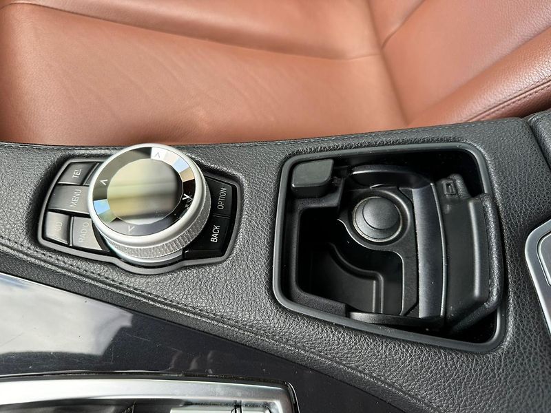 BMW Řada 6 640i-CABRIO-R20-HEZKÝ STAV - fotka 18 z 25