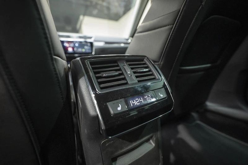 Škoda Superb 2.0 TDI 147 kW 4x4 L&K - fotka 25 z 38