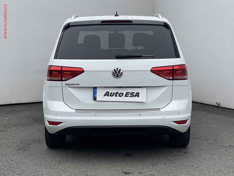 Volkswagen Touran (2020) 1.5 TSi, ČR, LED, park. - fotka 5 z 17