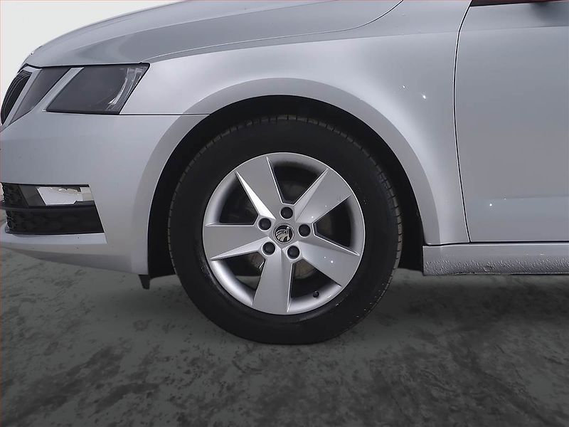Škoda Octavia (2019) Ambition 1.6 TDI, Serv.kniha - fotka 14 z 19