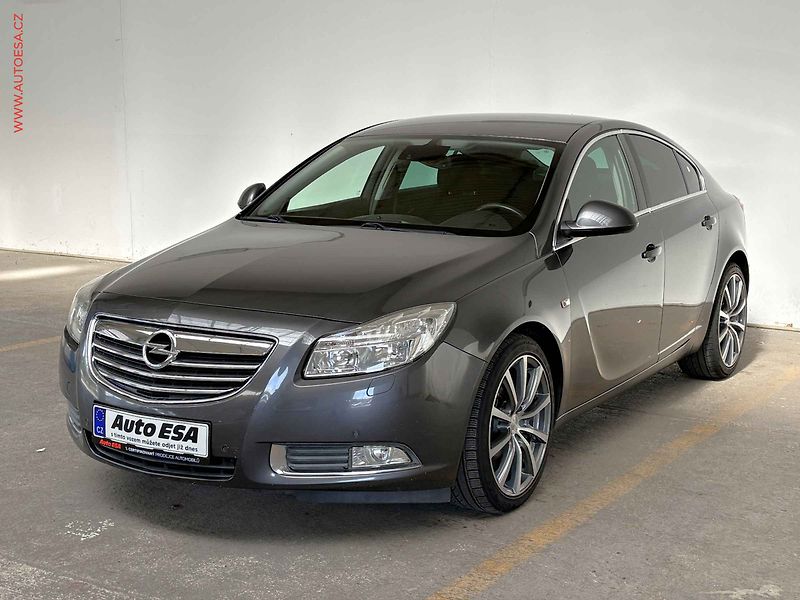 Opel Insignia (2011) 1.4T, Navi, výhřev sed - fotka 3 z 16