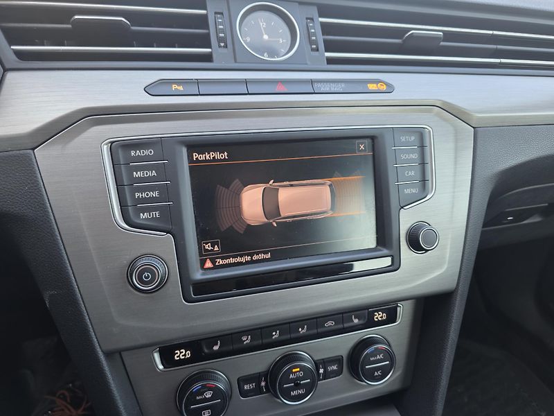 Volkswagen Passat 1.4 TSI Kombi 87tkm - fotka 28 z 28