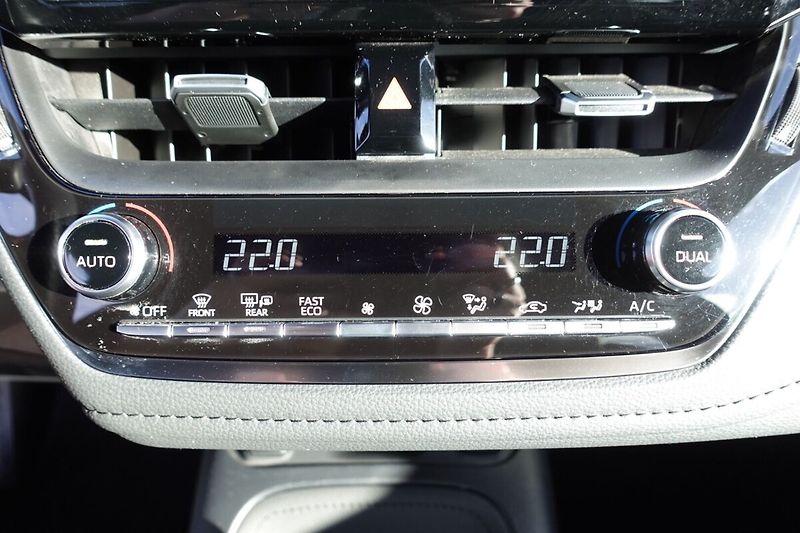 Toyota Corolla 1,8 HEV GR Spot Dynamic - fotka 22 z 31