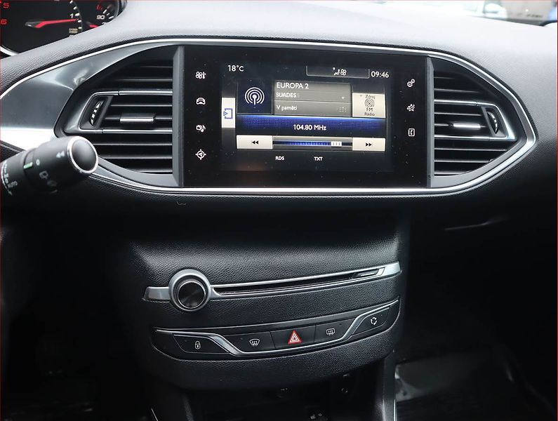 Peugeot 308 (2016) 1.6 BlueHDi, Serv.kniha, Navi - fotka 12 z 19