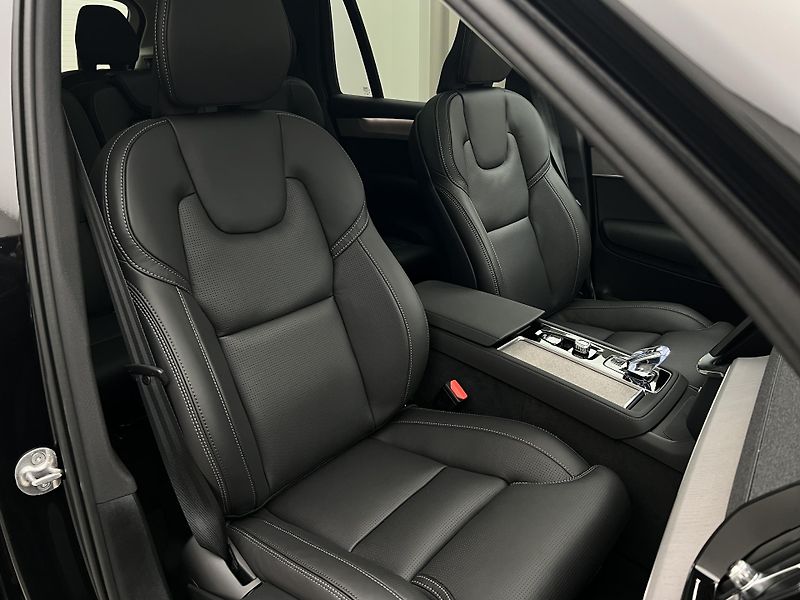 Volvo XC90 (2026) B5 AWD DARK PLUS AUT - fotka 23 z 44