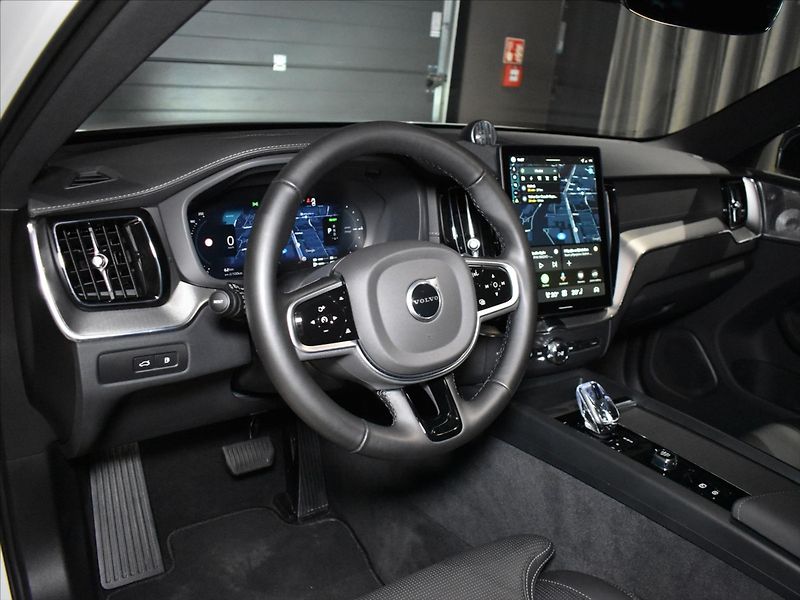 Volvo XC60 2,0 T8 AWD Ultra B&W,masáže, - fotka 13 z 29