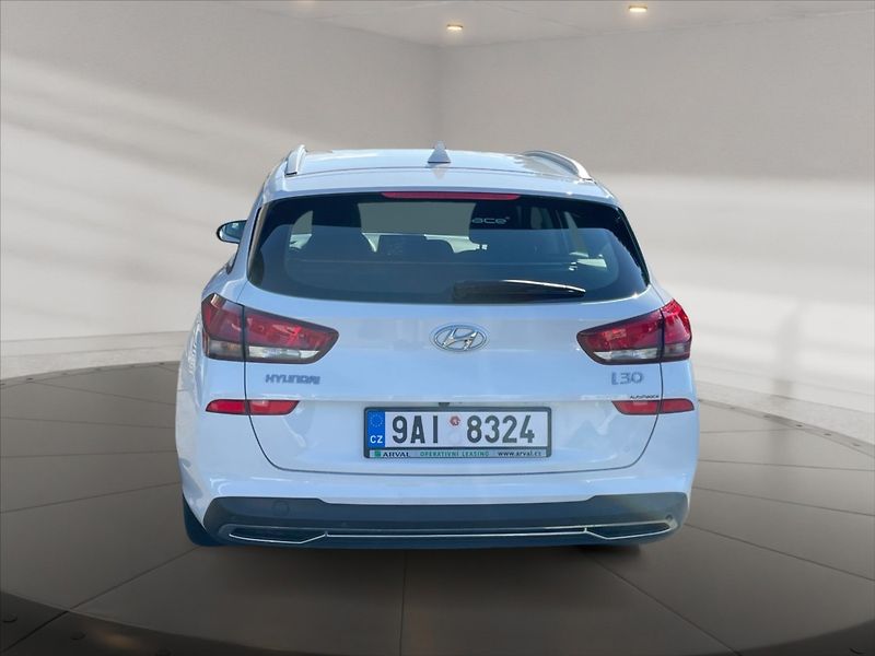 Hyundai i30 1,5 i CVVT Comfort kombi 5d - fotka 5 z 11