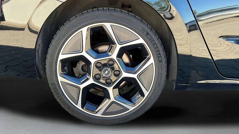 Opel Astra Sports Tourer GS BlueHDi 96kW - fotka 37 z 39
