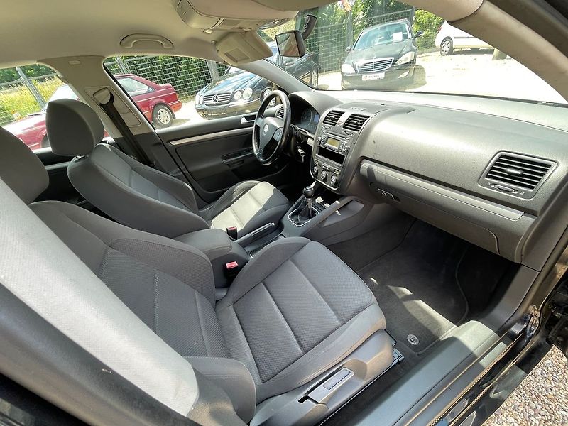 Volkswagen Golf 2.0TDI 103kW*ZADÁNO* - fotka 20 z 25