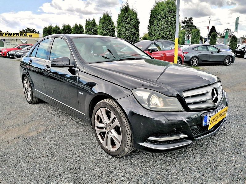 Mercedes-Benz Třídy C (2011) 300 CDi 4Matic,ČR. 1.majitel - fotka 3 z 23