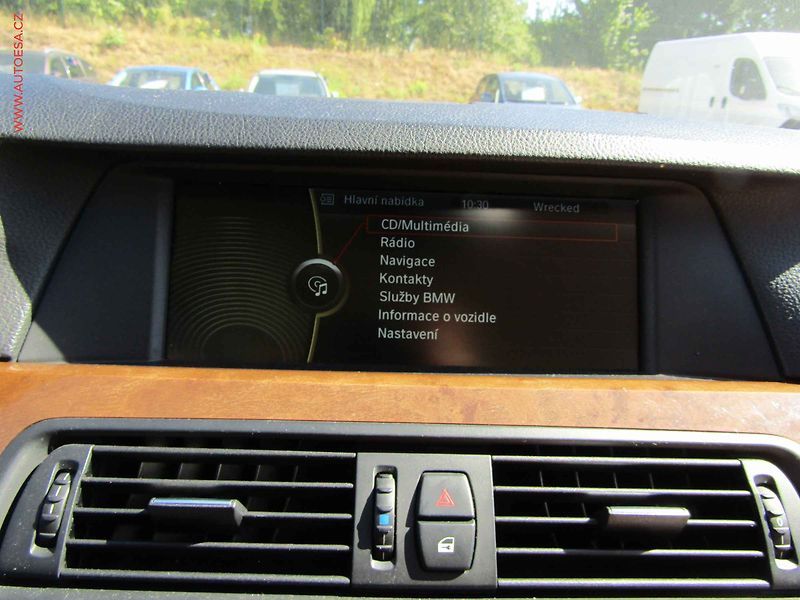 BMW Řada 5 (2011) 3.0 i, ČR, AT, kůže - fotka 20 z 22