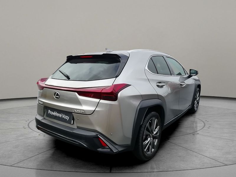 Lexus UX 250h h F Sport Design - fotka 2 z 19