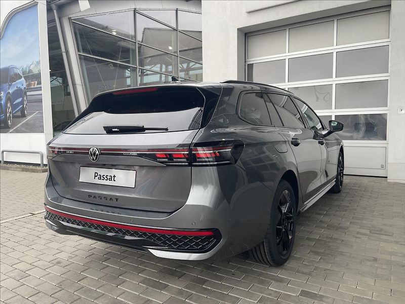 Volkswagen Passat (2025) 1,5 TSI 200 kW eHybrid  R-Line - fotka 5 z 16