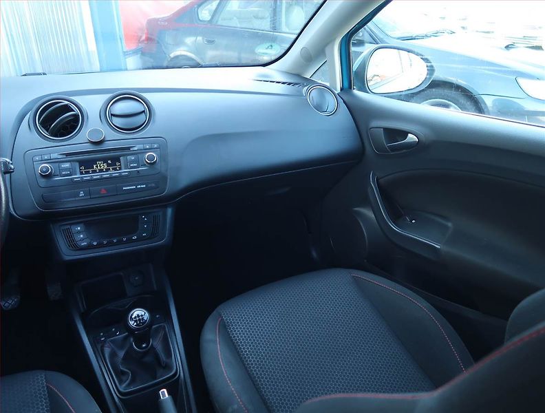 Seat Ibiza (2013) 1.2 TSI, Tempomat - fotka 8 z 17