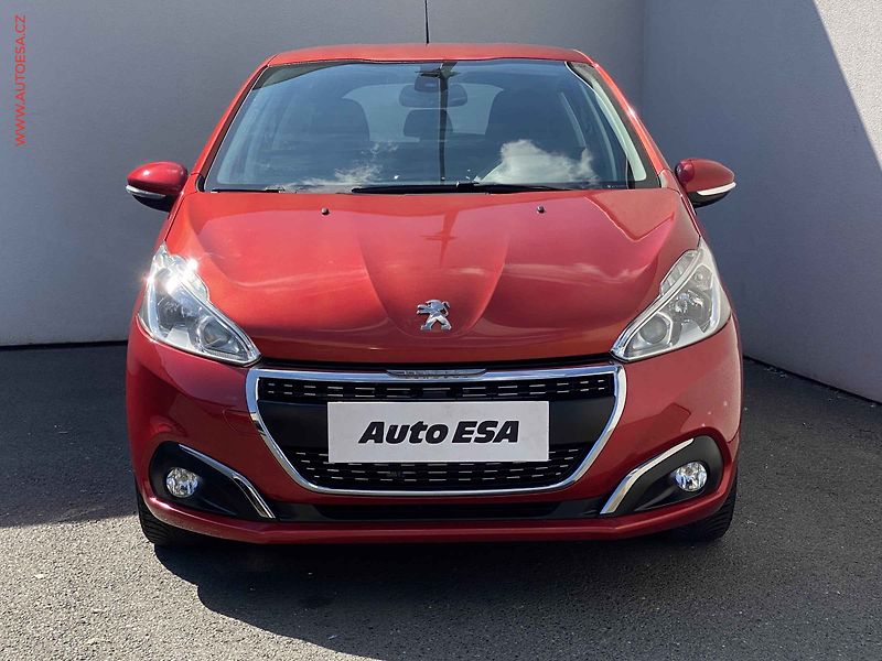 Peugeot 208 (2019) 1.2PT, Signature, AC, park - fotka 2 z 18