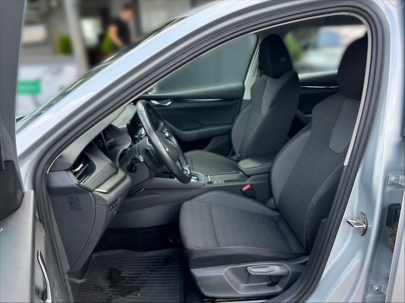 Škoda Octavia 2,0 TDI Ambition 4x4 DSG - fotka 7 z 11