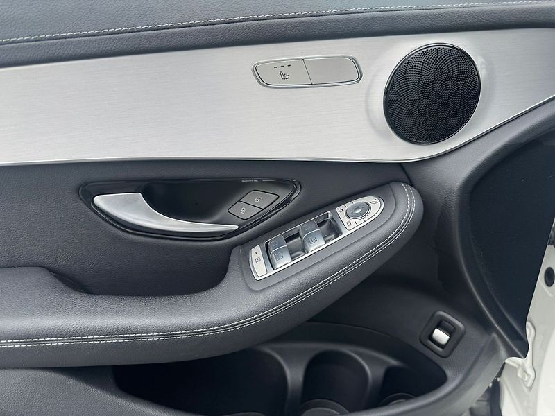 Mercedes-Benz GLC 220d 4MATIC - fotka 19 z 21