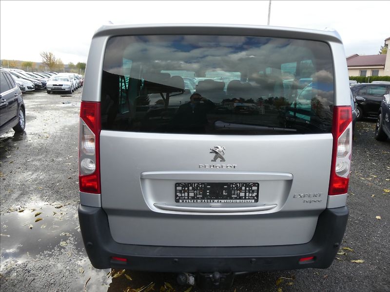 Peugeot Expert Tepee 2,0 HDi 94kW 9.míst L2, 2xkola - fotka 8 z 41