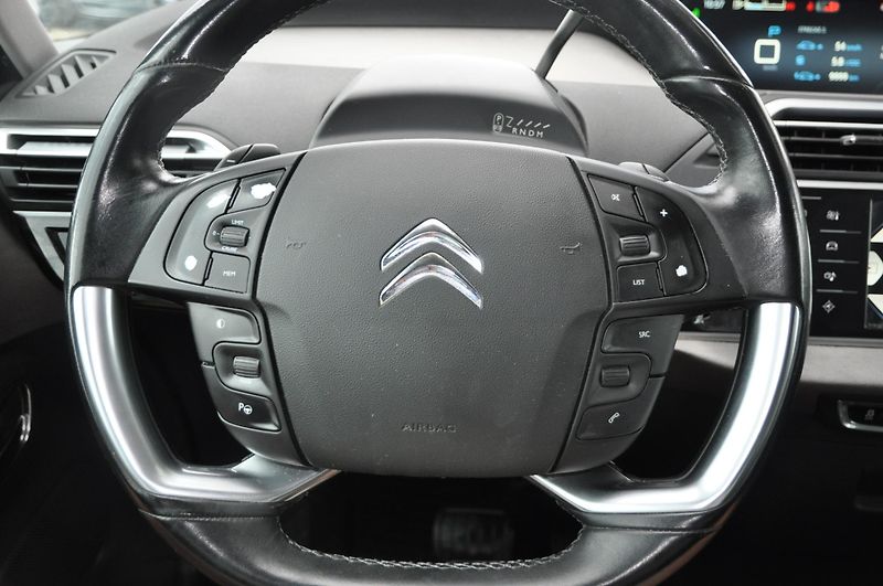 Citroën Grand C4 Picasso 1.6HDi 88kW Exclusive Automat - fotka 14 z 24