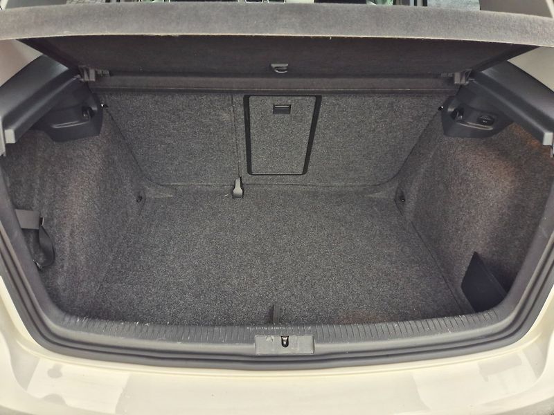 Volkswagen Golf (2012) 1.2 TSi - fotka 14 z 30