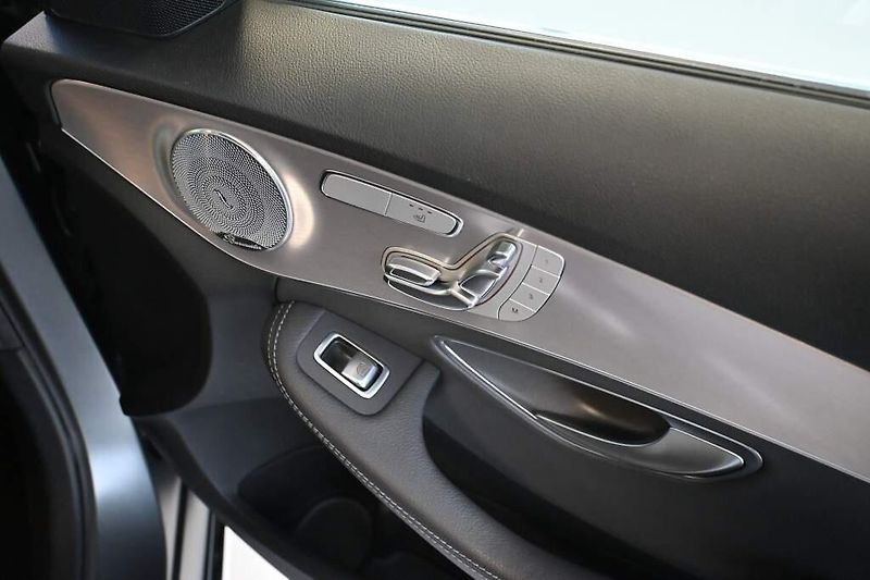 Mercedes-Benz Třídy C (2020) 2.0 300 DE T 9G-TRONIC LED 360 - fotka 19 z 47