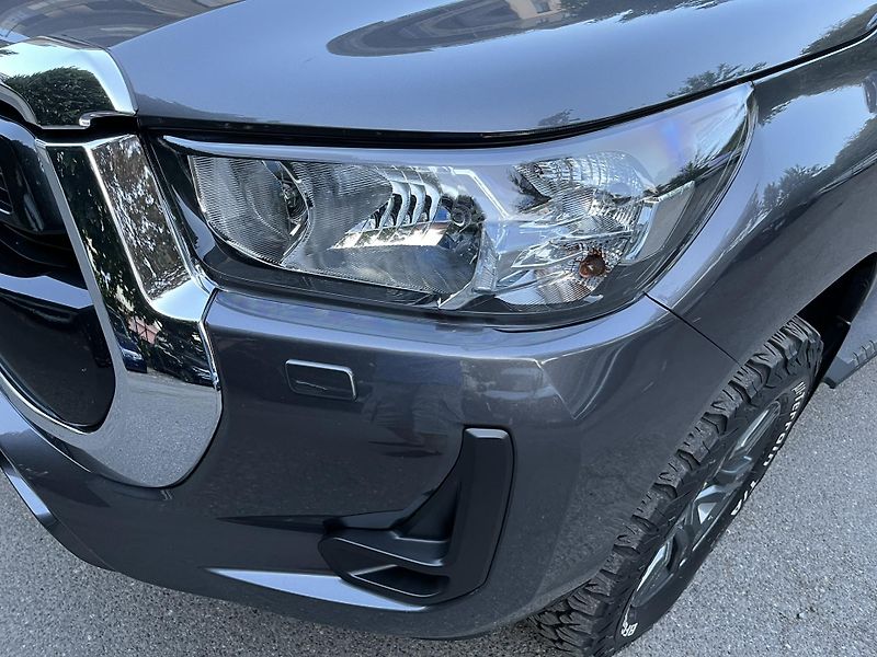 Toyota Hilux (2023) 2.8 D-4D EXECUTIVE DOUBLE CAB - fotka 32 z 35