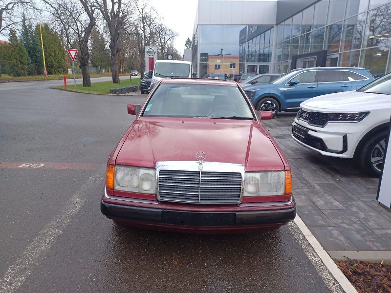 Mercedes-Benz 124 (1990) Coupé  - fotka 2 z 16
