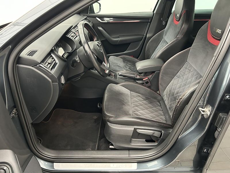 Škoda Octavia 2.0 TSI RS - fotka 14 z 35