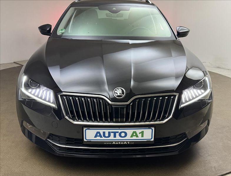 Škoda Superb 2,0 TDi 110kW L&K DPH ACC DCC - fotka 49 z 56