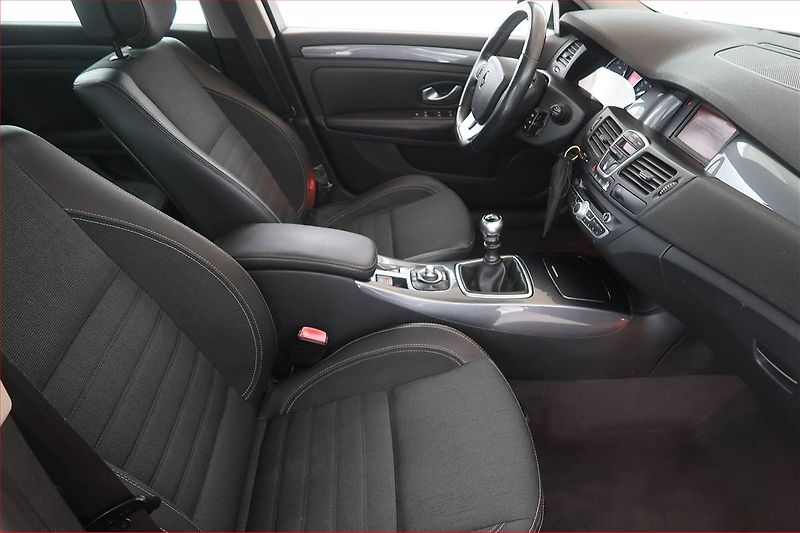 Renault Laguna (2010) 2.0 dCi, po STK, Klima - fotka 9 z 15