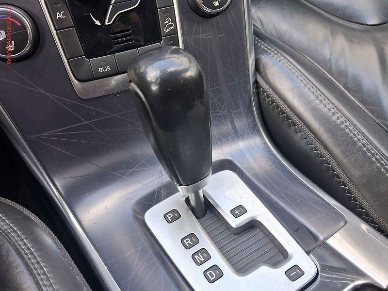 Volvo XC60 (2013) 2.4D5 4x4, ČR, servis.kniha - fotka 16 z 17