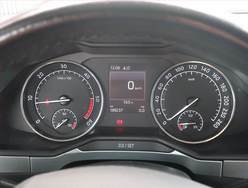 Škoda Superb (2017) Ambition Plus 2.0 TDI, Navi - fotka 11 z 21