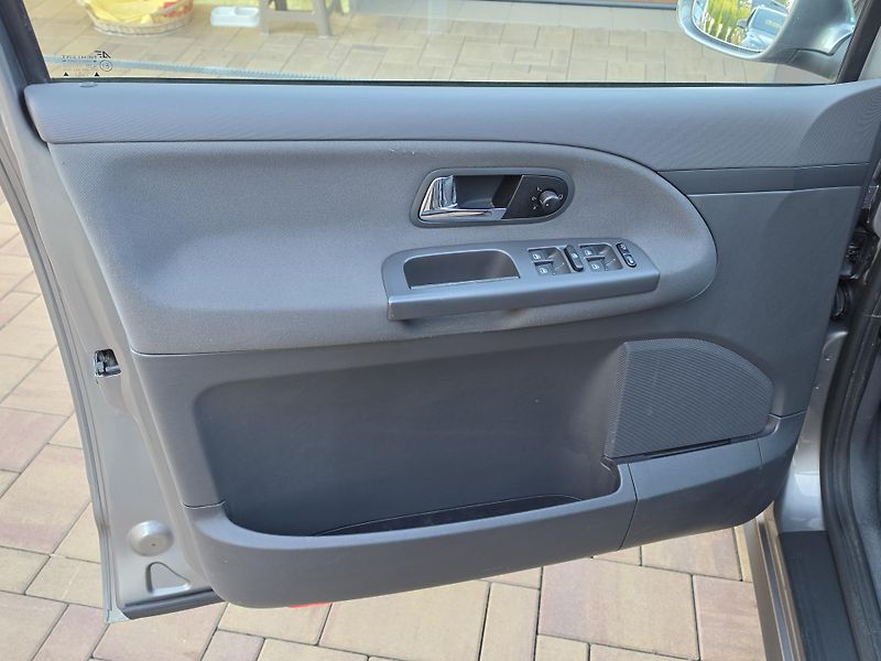 Seat Alhambra 2.0TDi 140PS REFERENCE*2xSADA* - fotka 8 z 46
