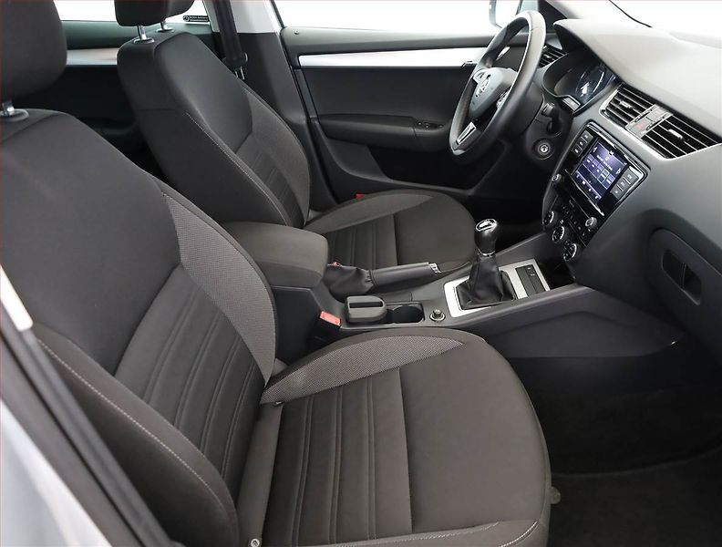 Škoda Octavia (2019) Ambition 1.6 TDI, Serv.kniha - fotka 7 z 19
