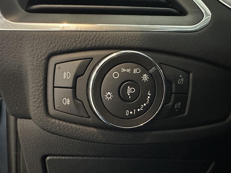 Ford Galaxy Titanium 2.5i HEV 190k aut. - fotka 18 z 30
